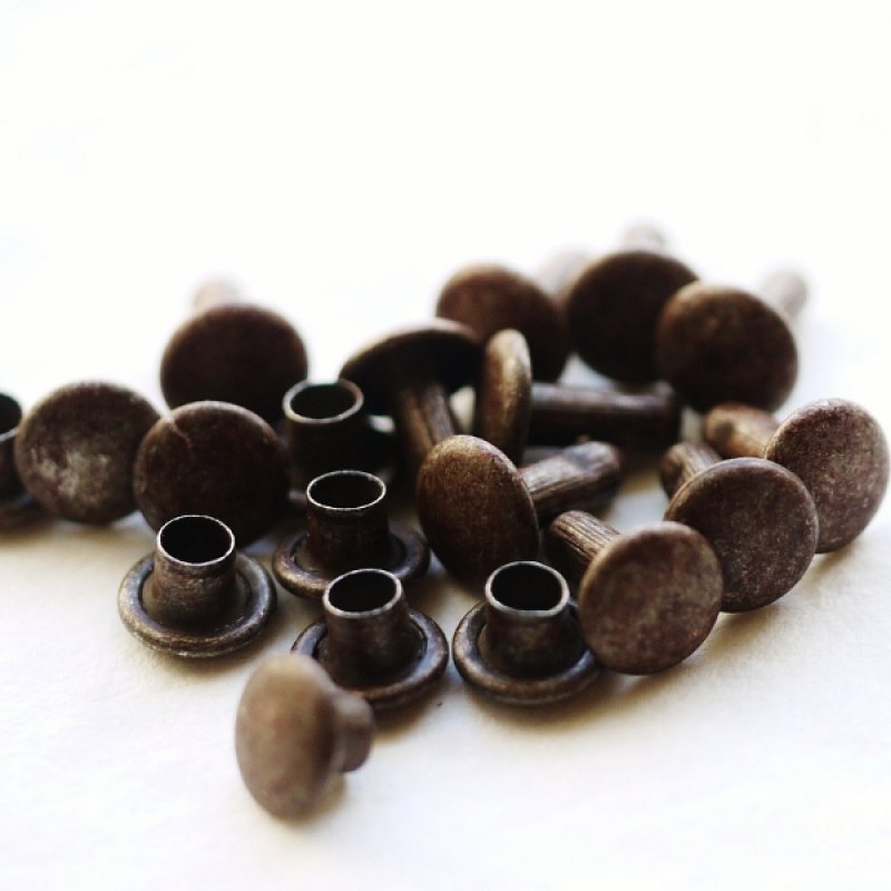 画像2: ★STEP3★ THE LETTERS 本革ハギレシリーズ　レザー封緘ハトメ・赤錆鋲セット (2)