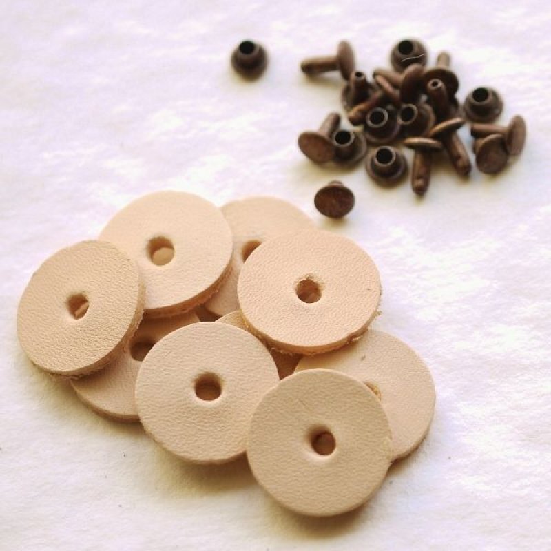 画像3: ★STEP3★ THE LETTERS 本革ハギレシリーズ　レザー封緘ハトメ・赤錆鋲セット (3)