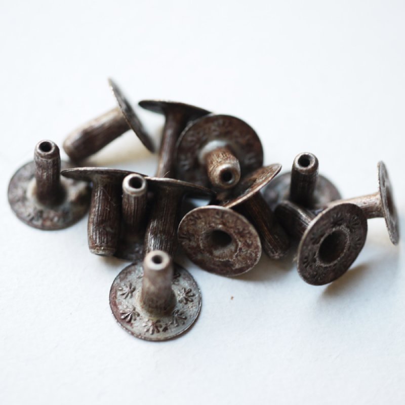 画像3: ★STEP3★ THE LETTERS オリジナル赤錆メッキ スタッズ　ピラミッド (3)