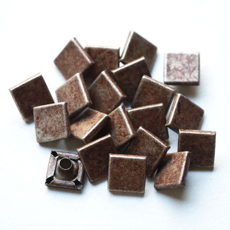 画像2: ★STEP3★ THE LETTERS オリジナル赤錆メッキ スタッズ　四角形 (2)