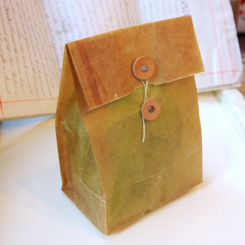 画像5: ★STEP3★ THE LETTERS 本革ハギレシリーズ　レザー封緘ハトメ・赤錆鋲セット (5)